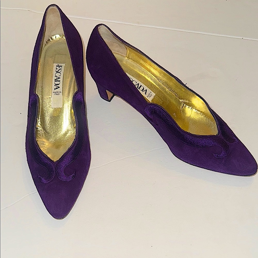 Gorgeous Escada Suede Pumps